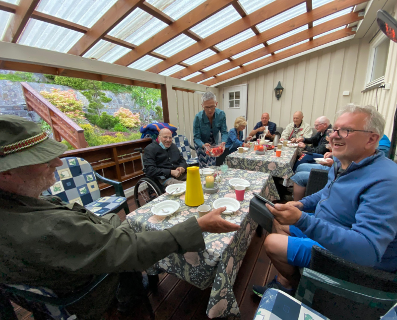 Med bunkers i hagen